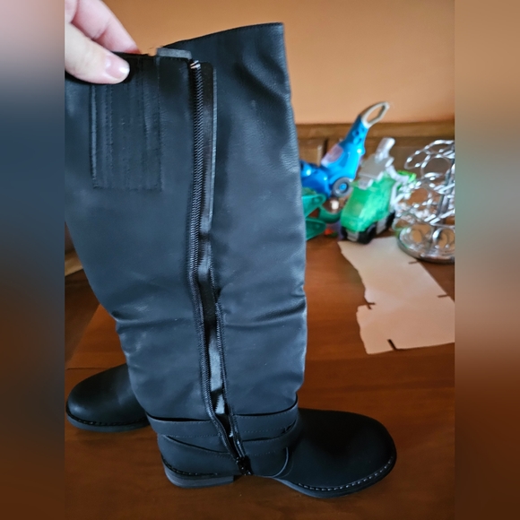 Boots - Picture 2 of 4